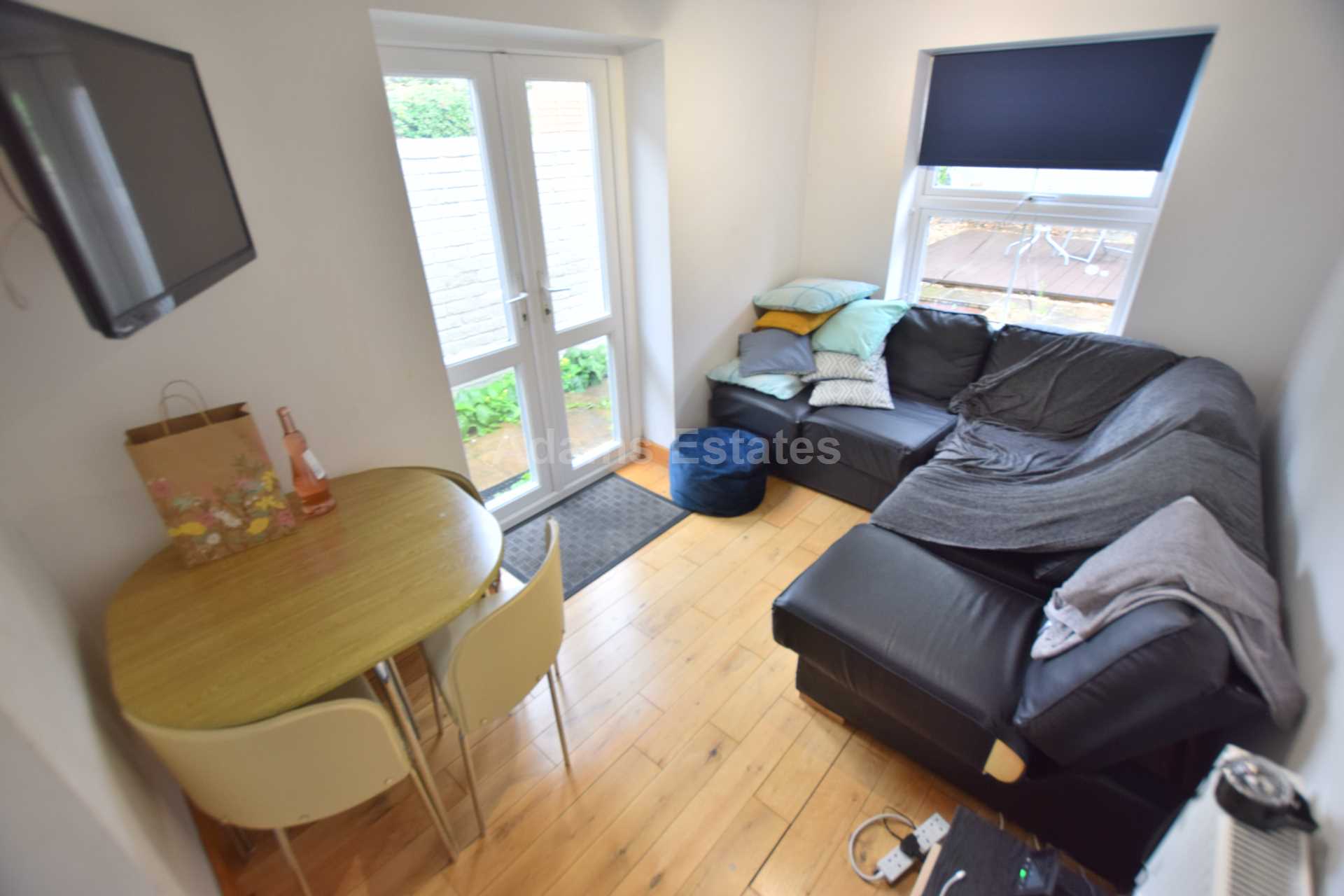 Donnington Gardens, Reading, Image 1