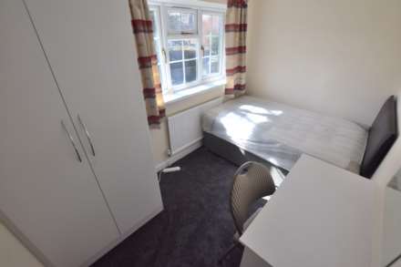 Woolacombe Drive, Reading, Image 11