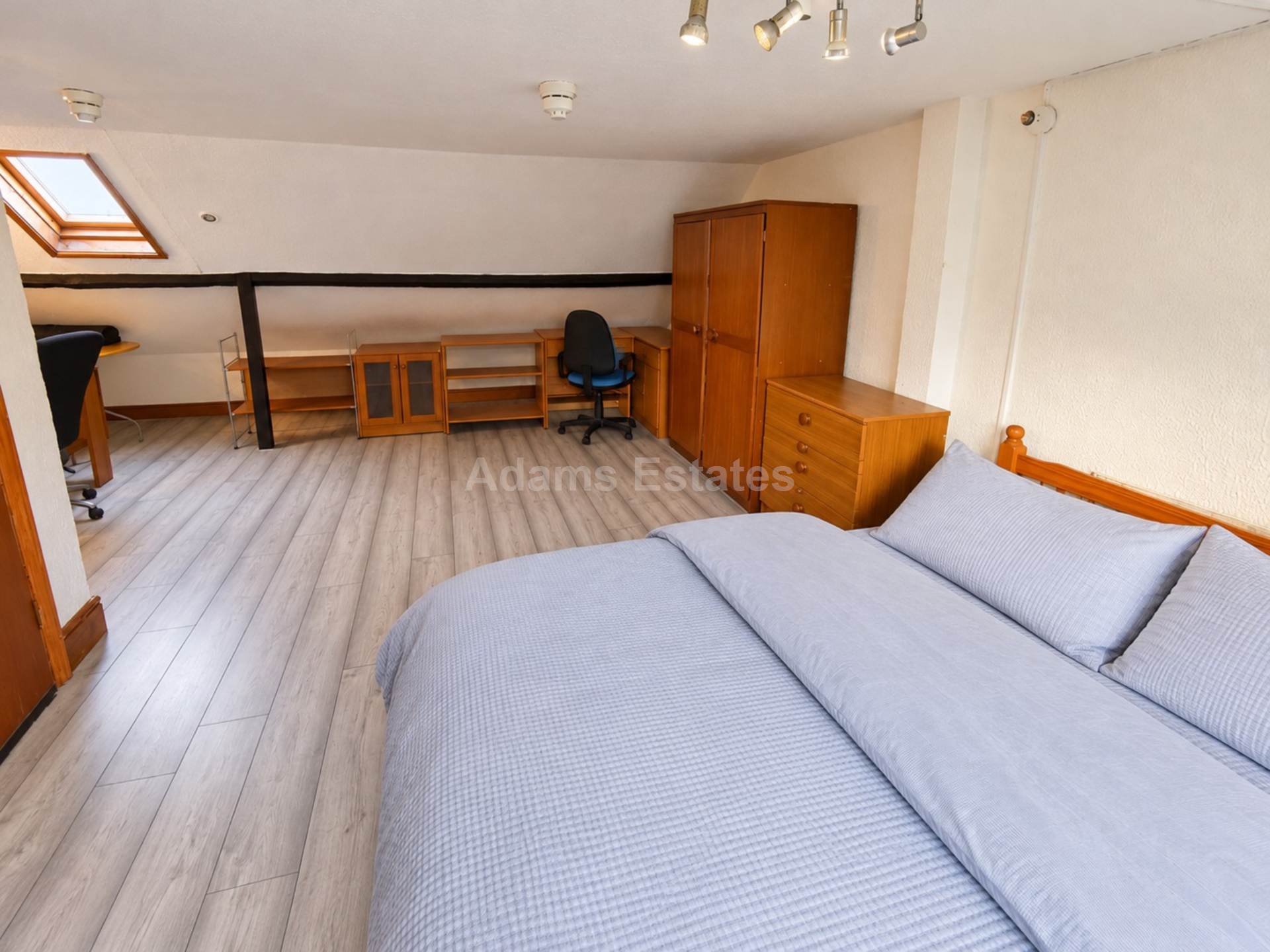 Room 4, Zinzan Street, Reading, Image 2