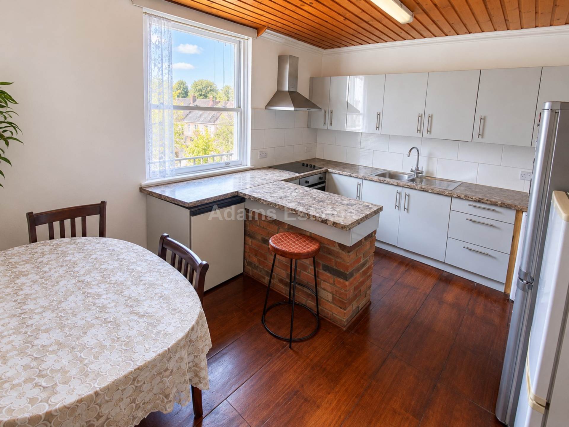 Room 4, Zinzan Street, Reading, Image 4