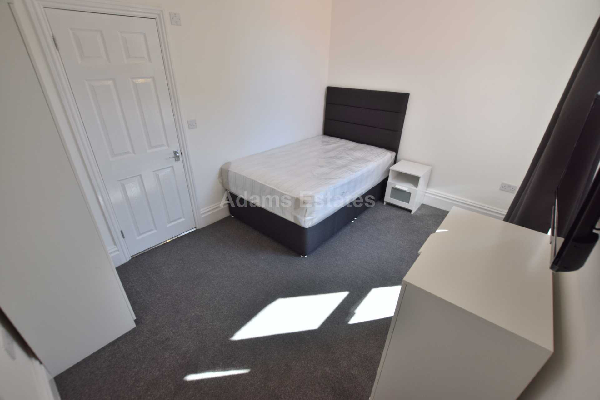 Room 4, Wokingham Road, Reading, Image 2