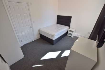 Room 4, Wokingham Road, Reading, Image 2