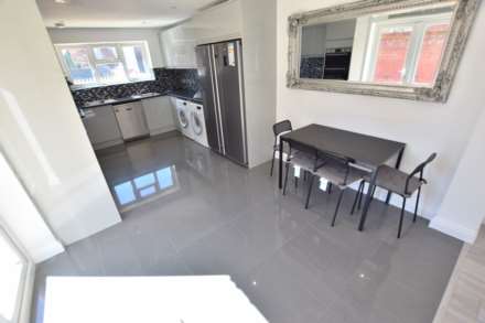 Room 7, Wokingham Road, Reading, Image 6