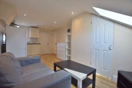 Top Floor Flat, Gloucester Road, Image 2