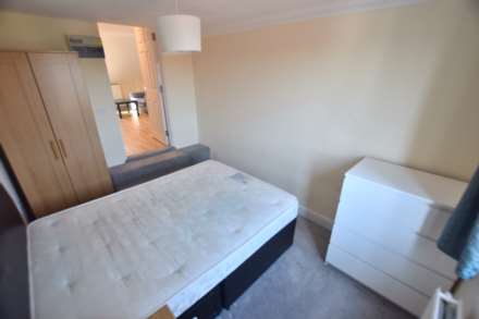 Top Floor Flat, Gloucester Road, Image 7