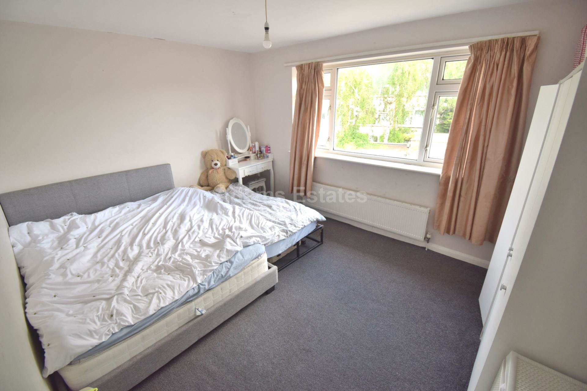 Dedworth Road, Windsor, Image 3