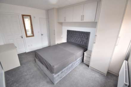 1 Bedroom Studio, Wokingham Road, Reading