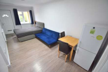 1 Bedroom Studio, Pond Head Lane, Reading