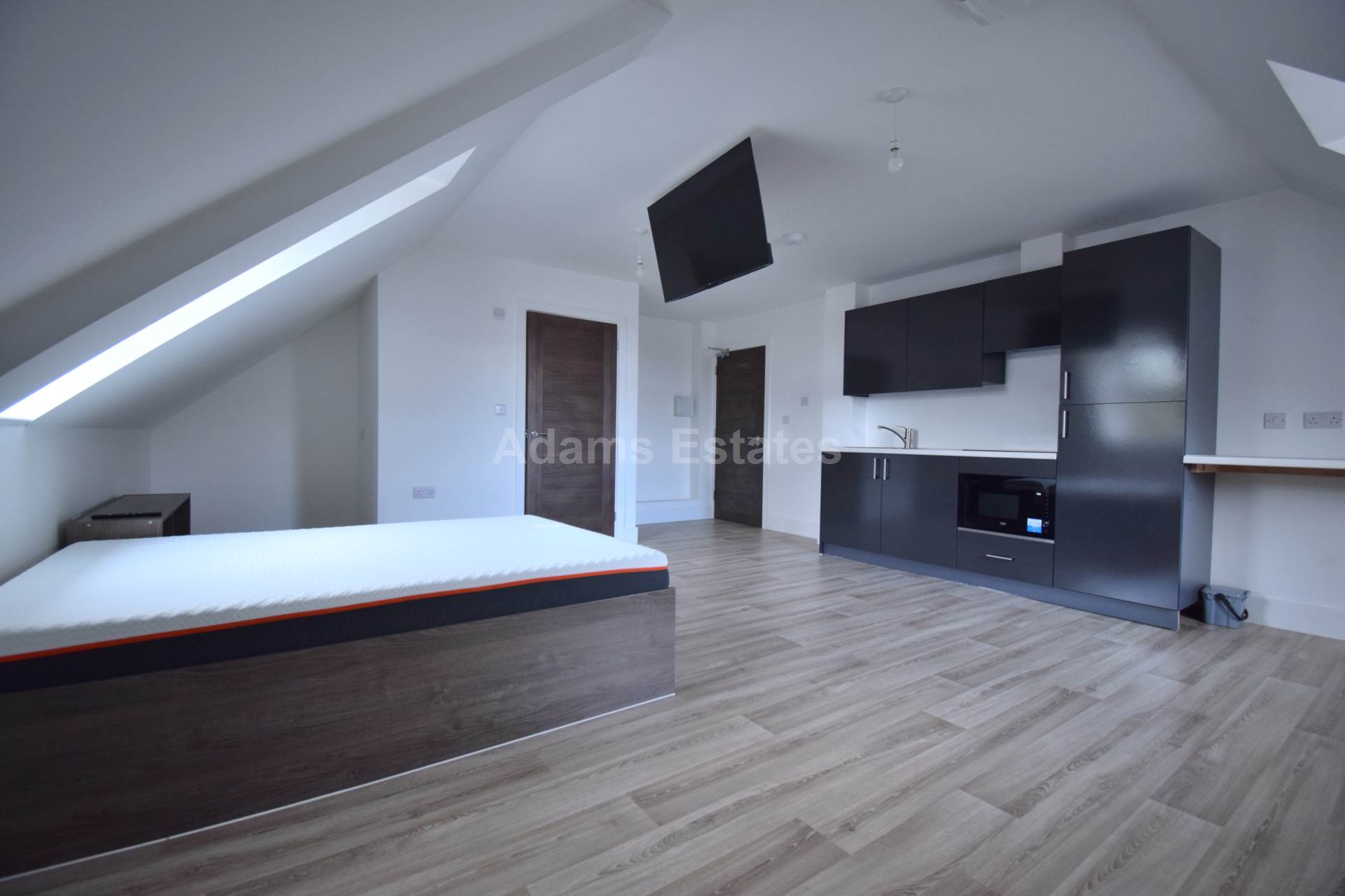 Block B, Charndon Close, Reading, Image 4