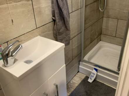 Basingstoke Road, Reading, Image 12