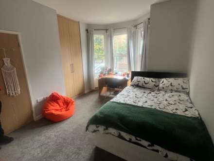Basingstoke Road, Reading, Image 4