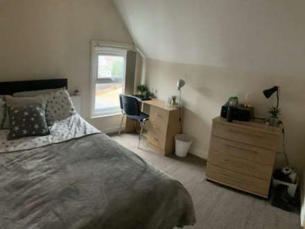 Basingstoke Road, Reading, Image 8