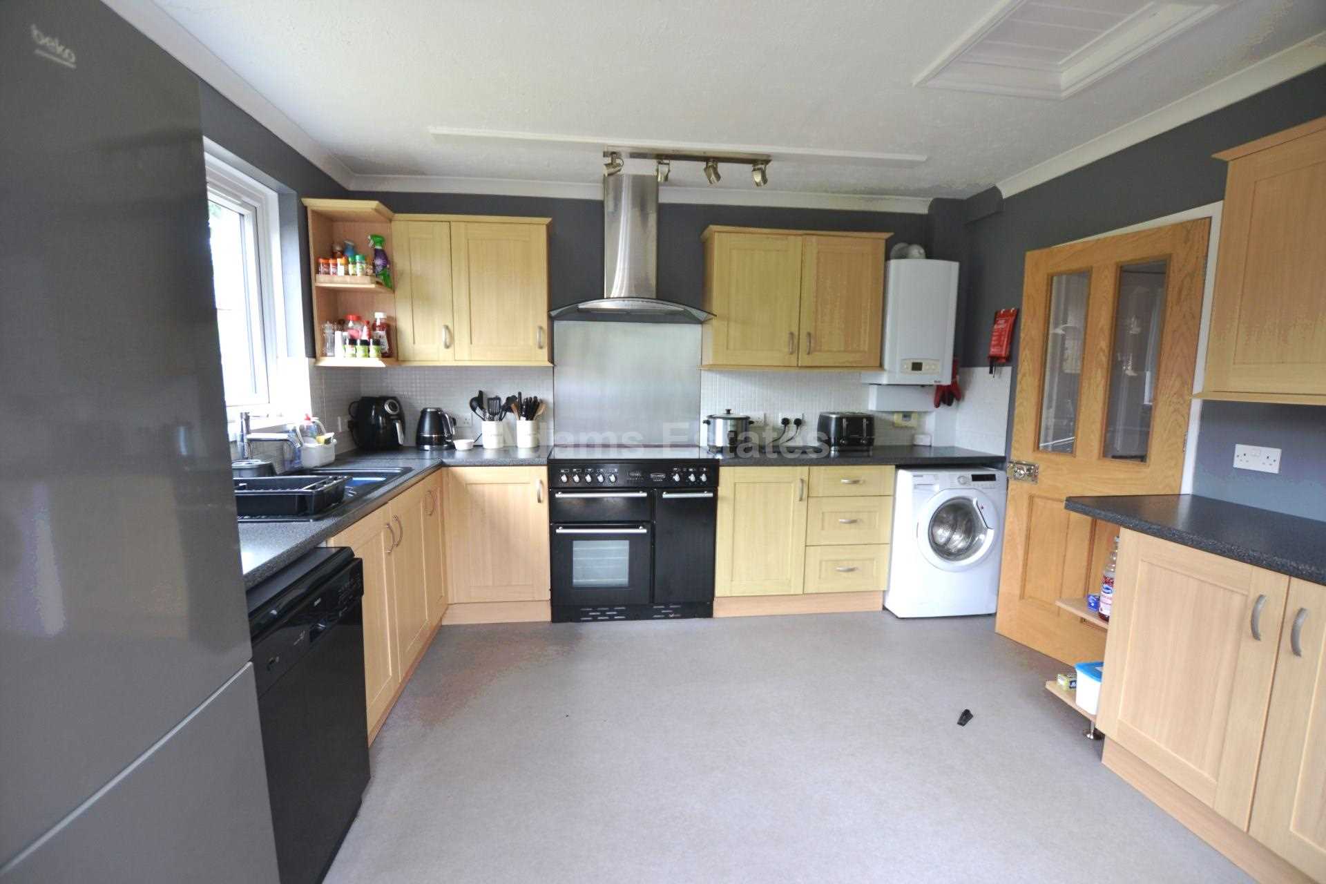 Room 4, Reading Road, Woodley, Image 5