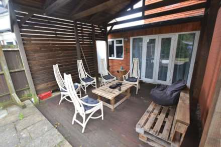 Room 4, Reading Road, Woodley, Image 11