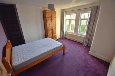 Room 4, Reading Road, Woodley, Image 2