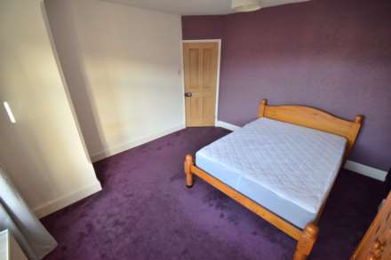 Room 4, Reading Road, Woodley, Image 3