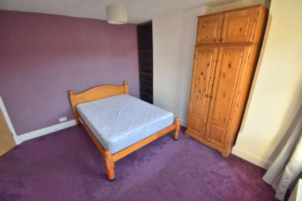 Room 4, Reading Road, Woodley, Image 4