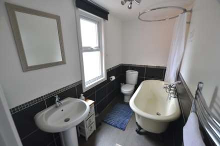 Room 4, Reading Road, Woodley, Image 9