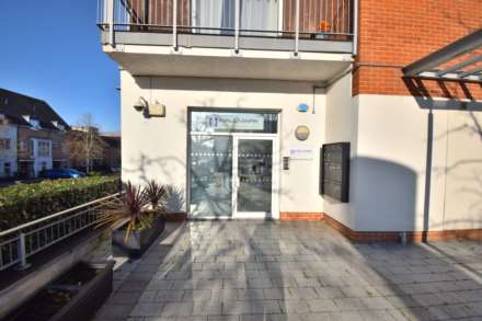 The Piazza, Whale Avenue, Reading, Image 3