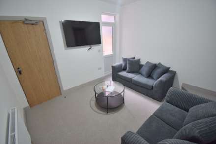 5 Bedroom Terrace, Cardigan Road, Reading