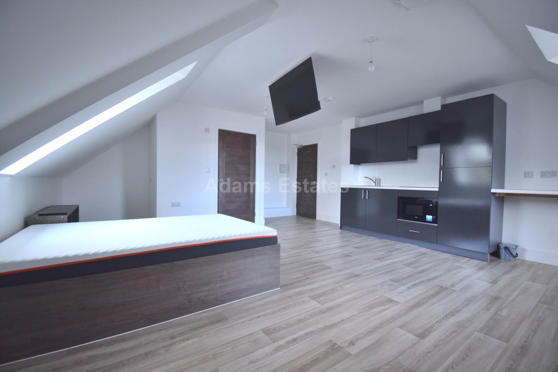 Block A, Charndon Close, Reading, Image 2
