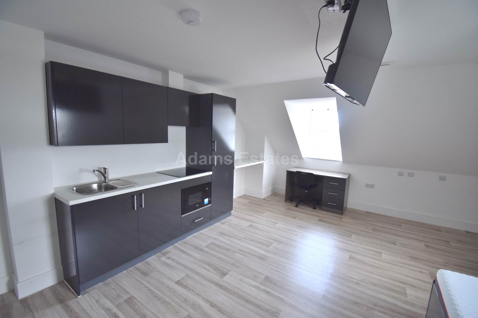 Block A, Charndon Close, Reading, Image 3