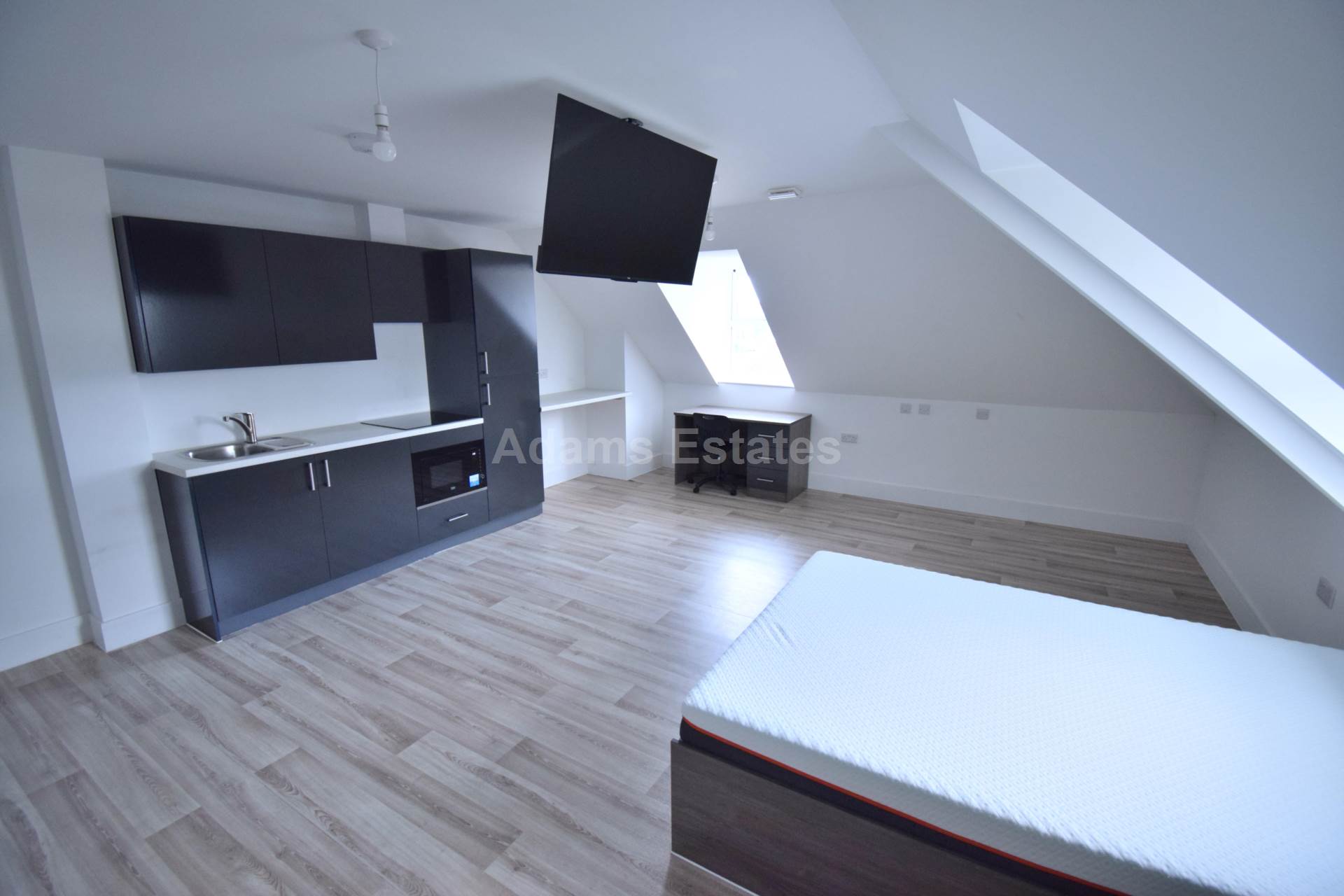 Block A, Charndon Close, Reading, Image 4