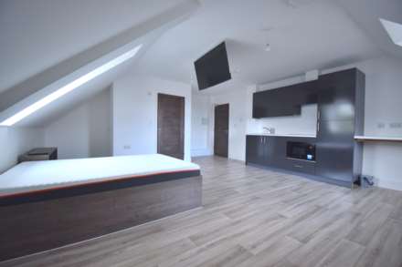 Block A, Charndon Close, Reading, Image 2