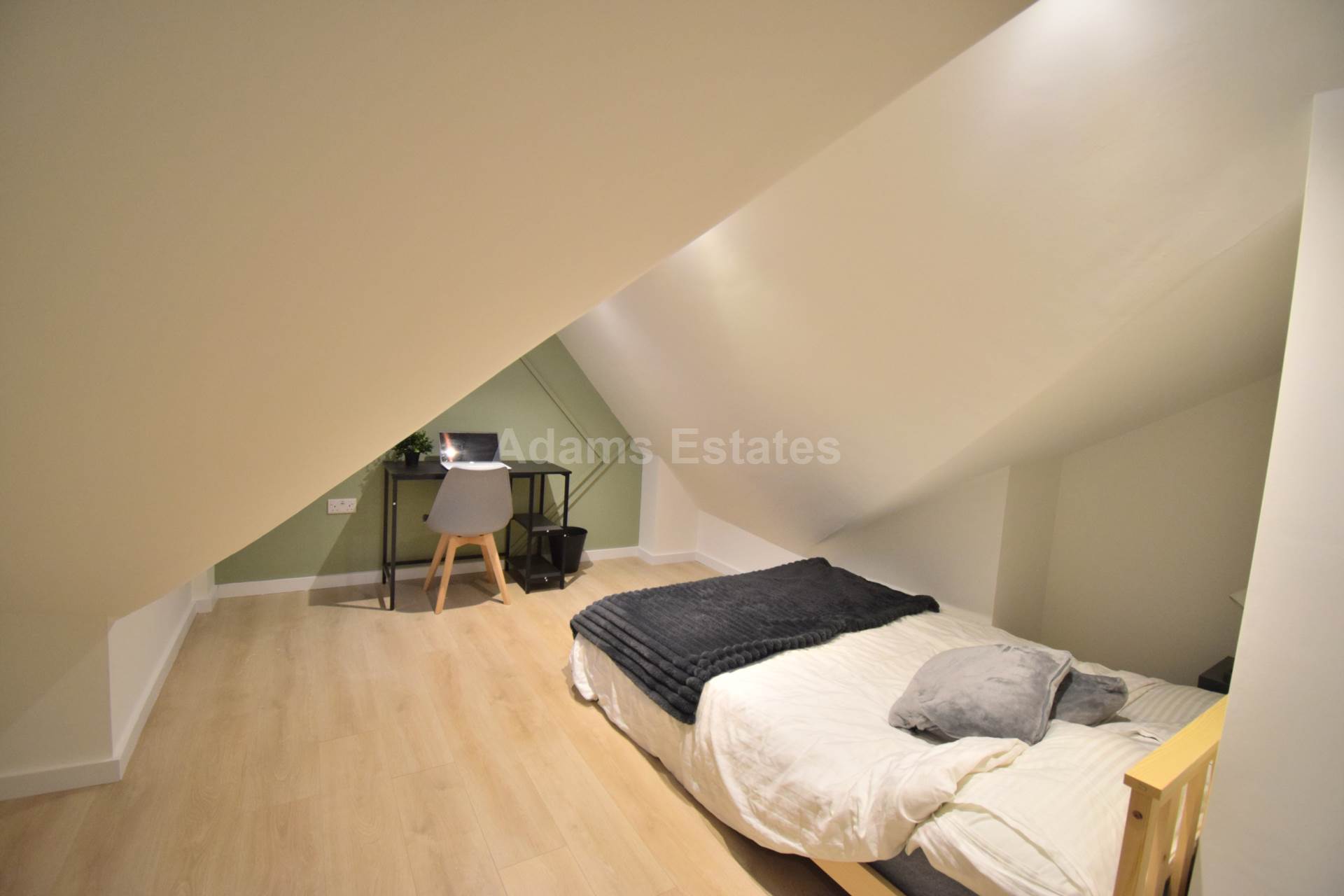 Room 5, Radstock Road, Reading, Image 1