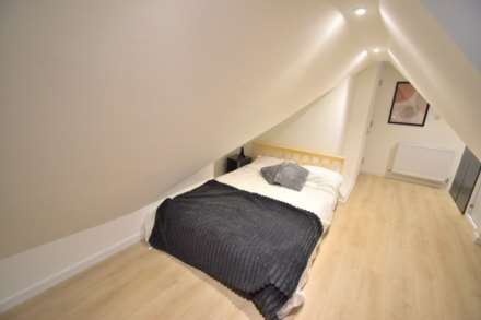 Room 5, Radstock Road, Reading, Image 2