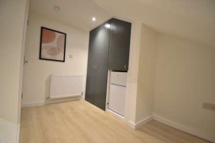 Room 5, Radstock Road, Reading, Image 4