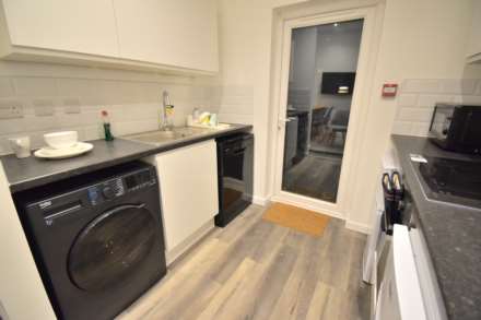 Room 5, Radstock Road, Reading, Image 8