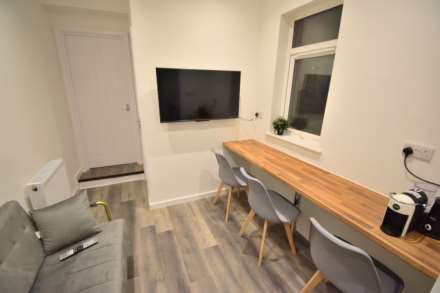 Room 6, Radstock Road, Reading, Image 4