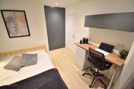 Room 1, Radstock Road, Reading, Image 3