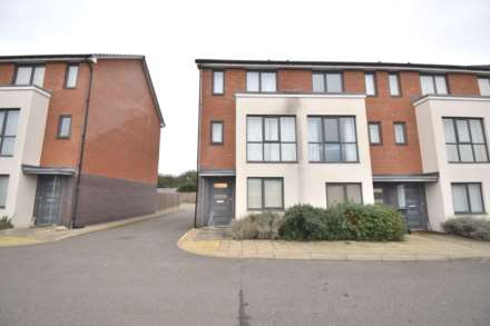 4 Bedroom Semi-Detached, Woolhampton Way, Reading
