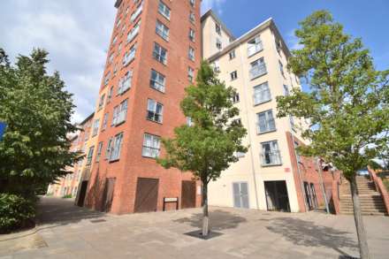 2 Bedroom Flat, Basing House, Reading