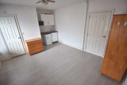 1 Bedroom Room (Double), Sherman Road, Reading