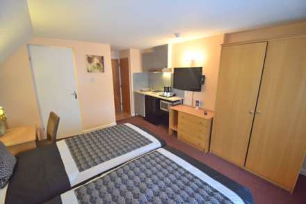 1 Bedroom Studio, Connaught Road, Reading