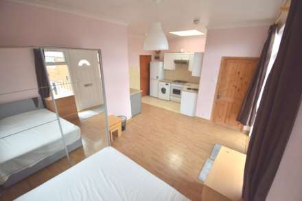 London Road, Reading, Image 2