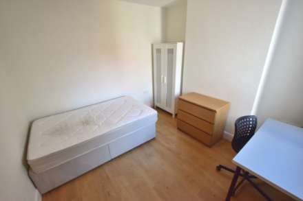 Donnington Gardens, Reading, Image 8