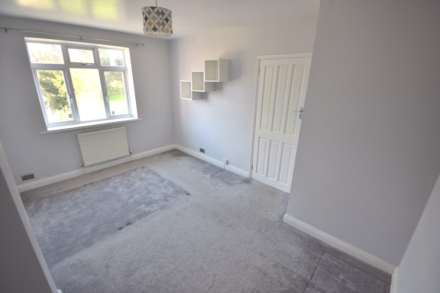 Chiltern Cresent, Earley, Reading, Image 12