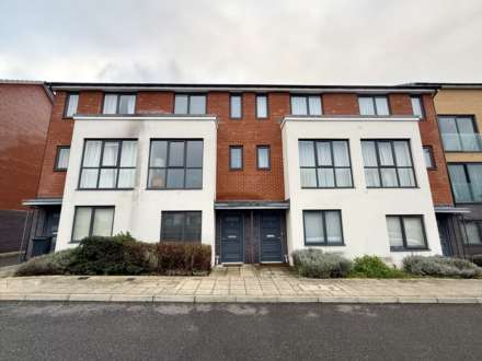 4 Bedroom Town House, Woolhampton Way, Reading