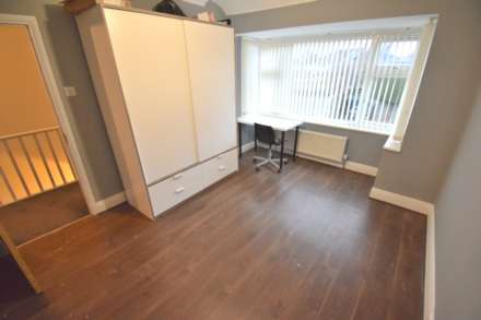 Erleigh Court Gardens, Reading, Image 15