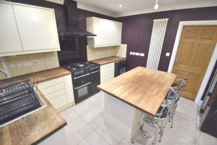 Erleigh Court Gardens, Reading, Image 2