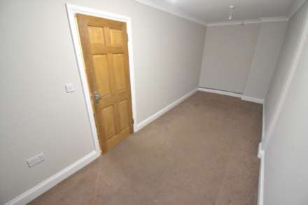 Erleigh Court Gardens, Reading, Image 4