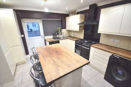 Erleigh Court Gardens, Reading, Image 6