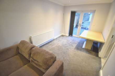 Erleigh Court Gardens, Reading, Image 8