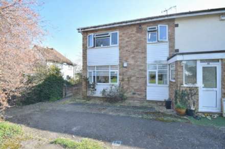 2 Bedroom Maisonette, Mowbray Drive, Reading