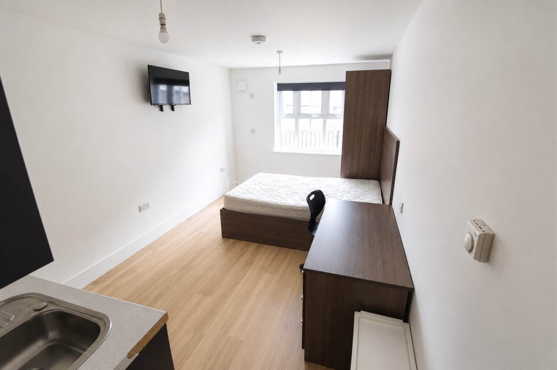 Charndon Close, Reading, Image 2