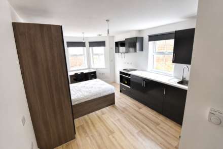 Charndon Close, Reading, Image 2
